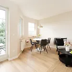 Commodore Meerfreude Apartamento *