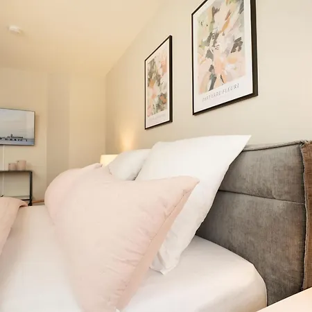 Commodore Meerfreude Apartman *